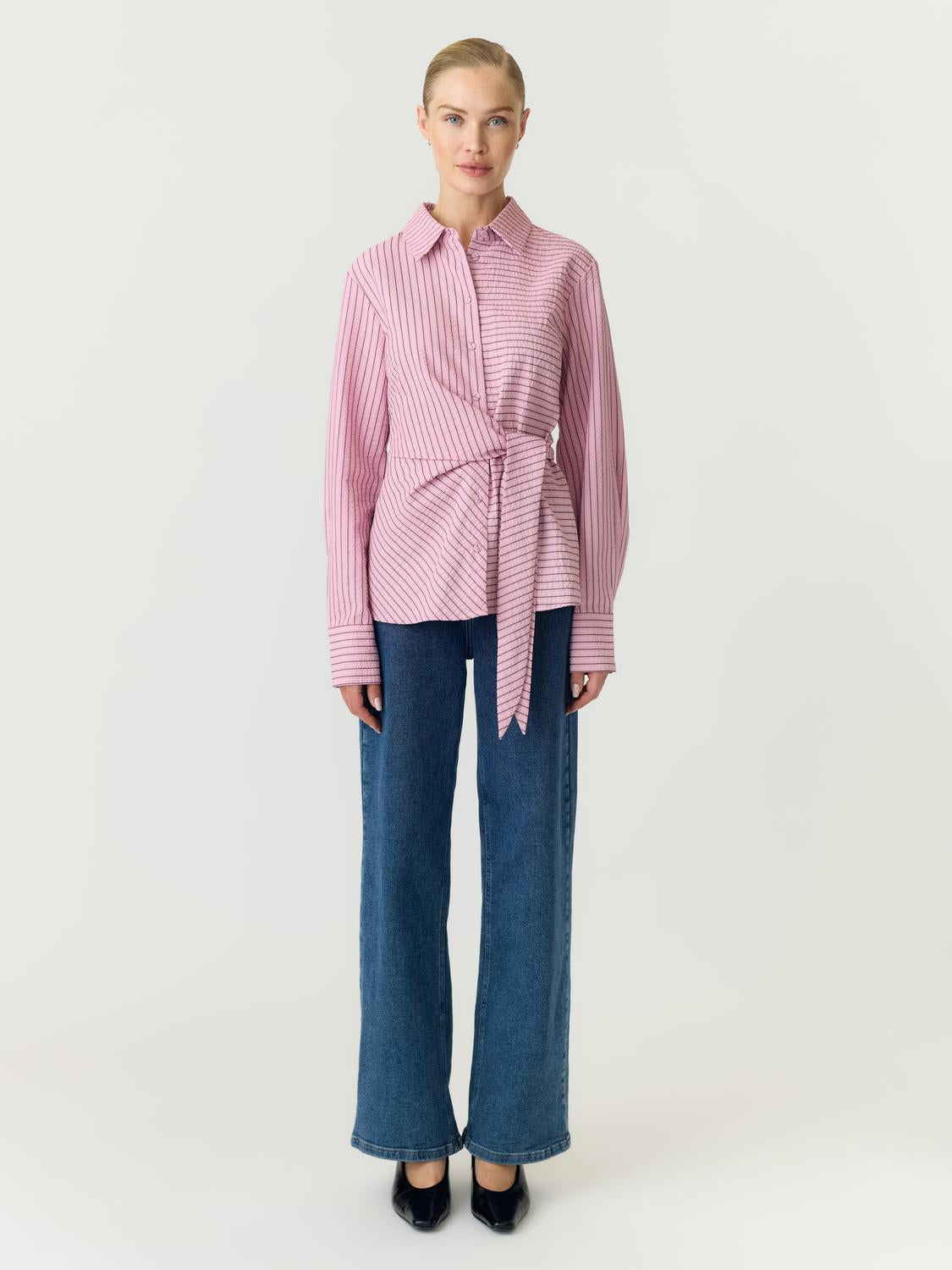 model_shot-front_full